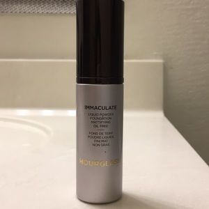 HOURGLASS Liquid Powder Foundation